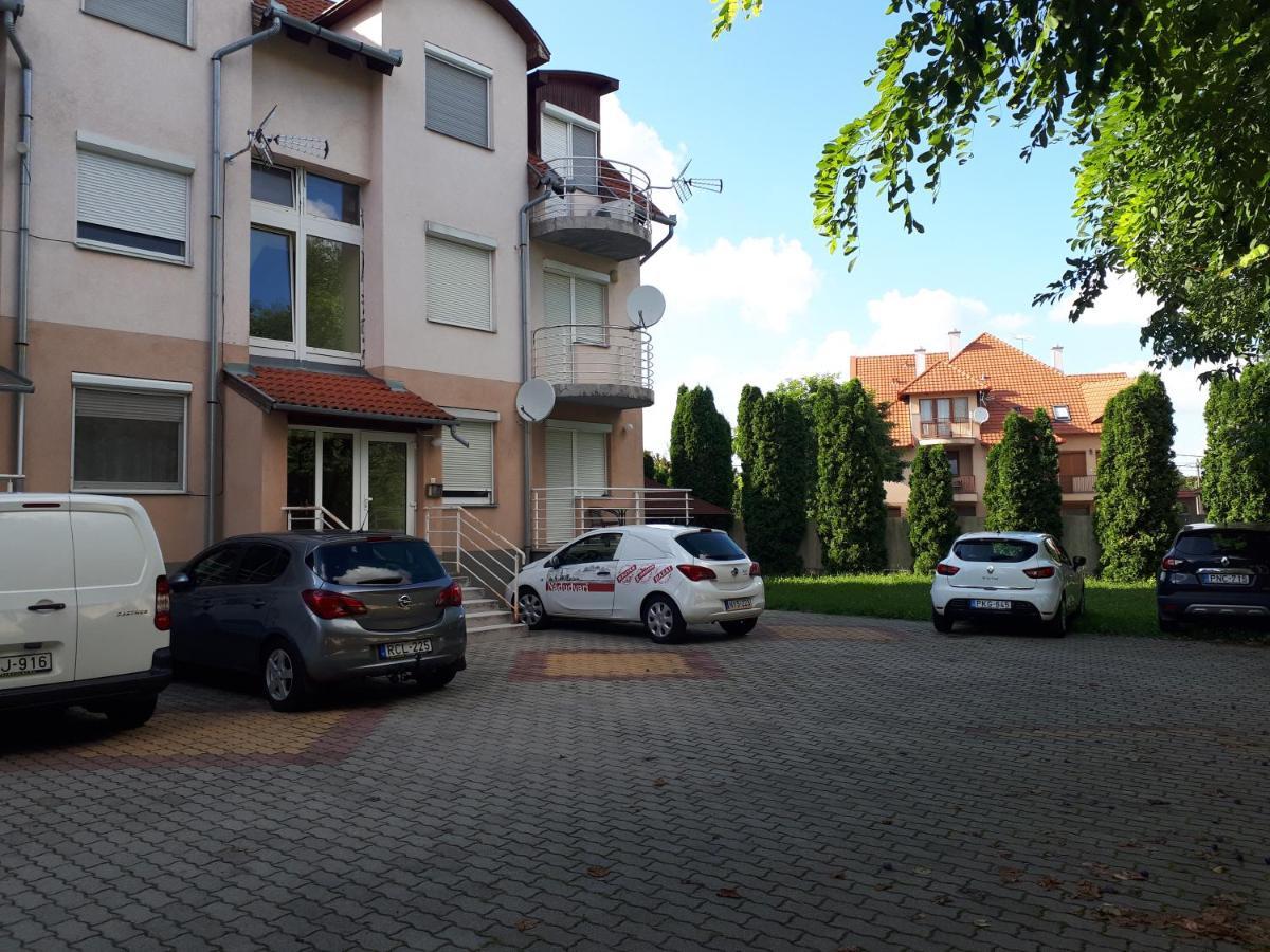 Katalin Apartman Хайдусобосло Экстерьер фото